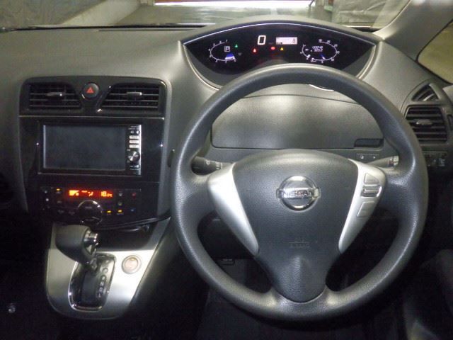 2012 Nissan Serena 20S auction photo 4