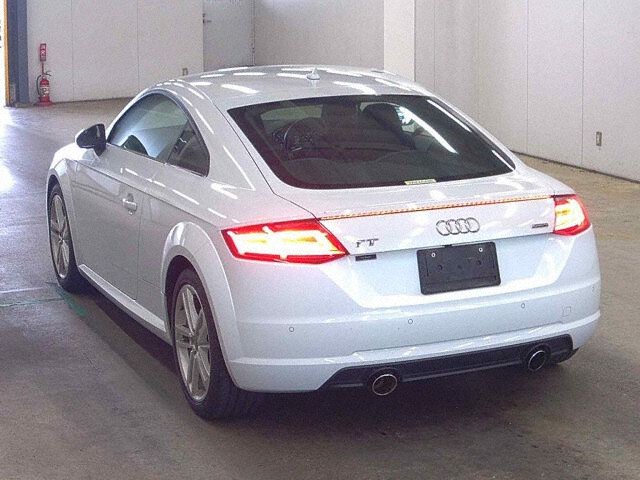 2016 Audi TTクーペ 2.0 TFSI Quattro 4WD auction photo 2
