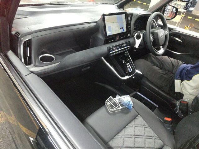 2026 Toyota Voxy Hybrid S-Z auction photo 3