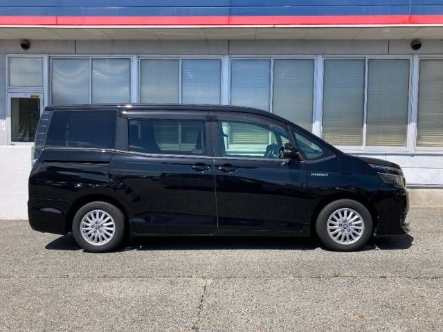 2014 Toyota Voxy Hybrid V auction photo 2