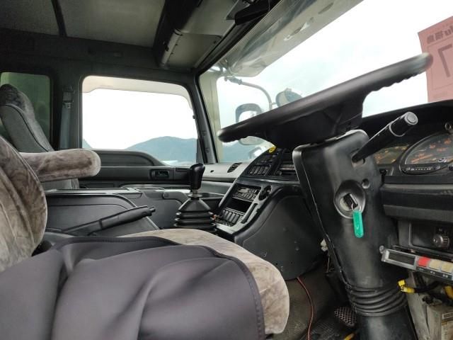1997 Isuzu Giga Long jack self auction photo 3
