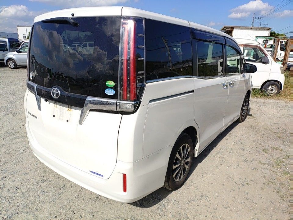 2019 Toyota Esquire auction photo 2