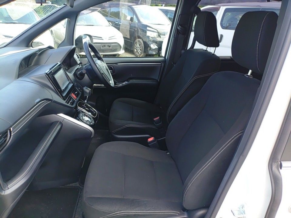 2019 Toyota Esquire auction photo 16