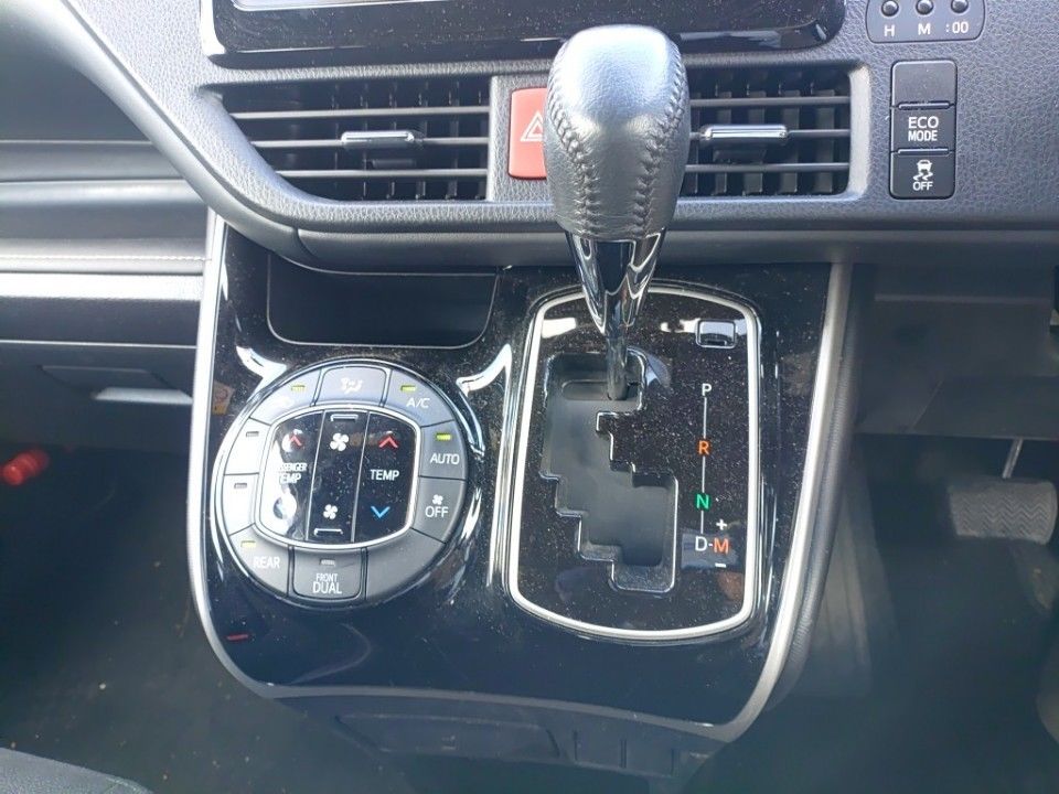 2019 Toyota Esquire auction photo 12