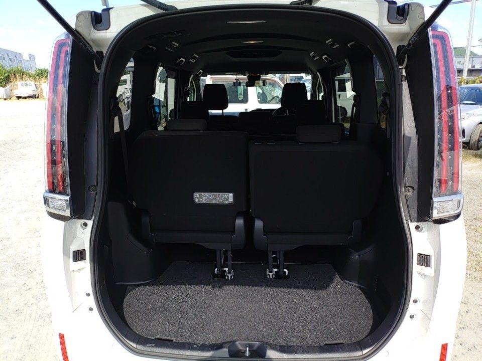2019 Toyota Esquire auction photo 8