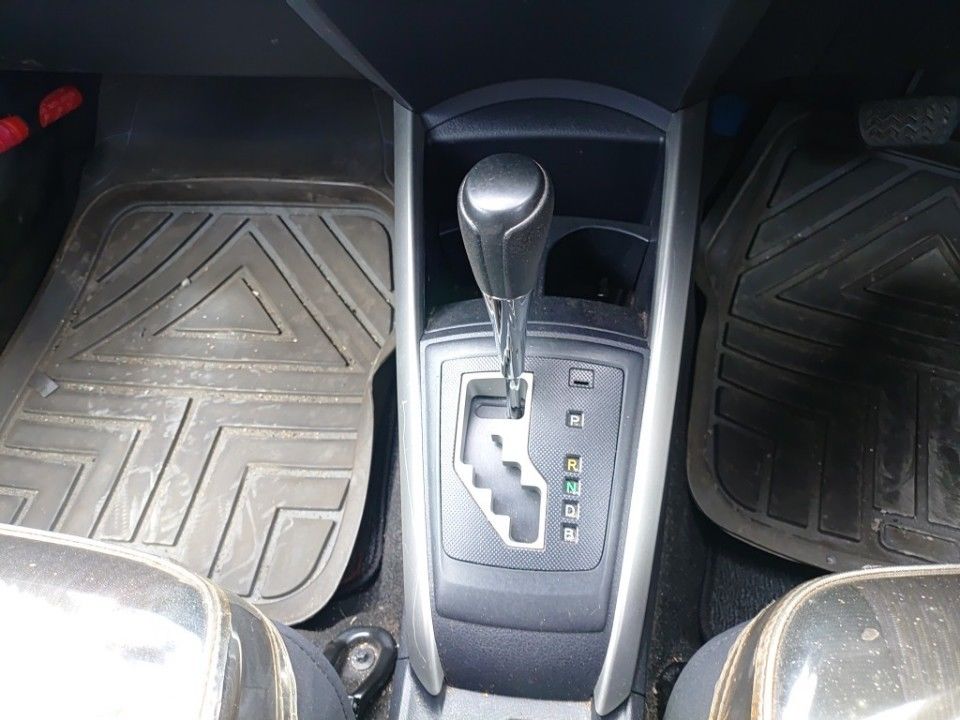 2013 Toyota Corolla Fielder auction photo 12