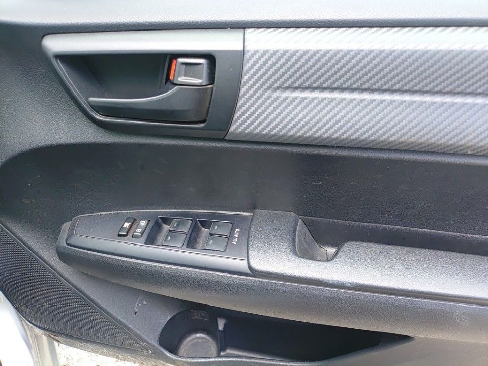 2013 Toyota Corolla Fielder auction photo 14
