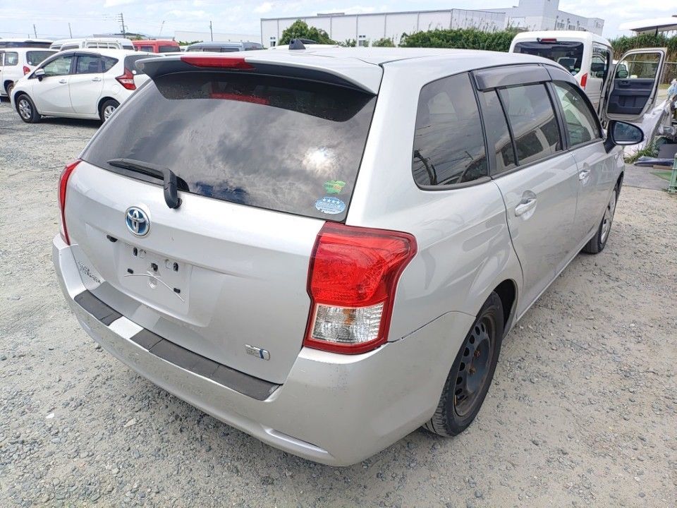 2013 Toyota Corolla Fielder auction photo 2