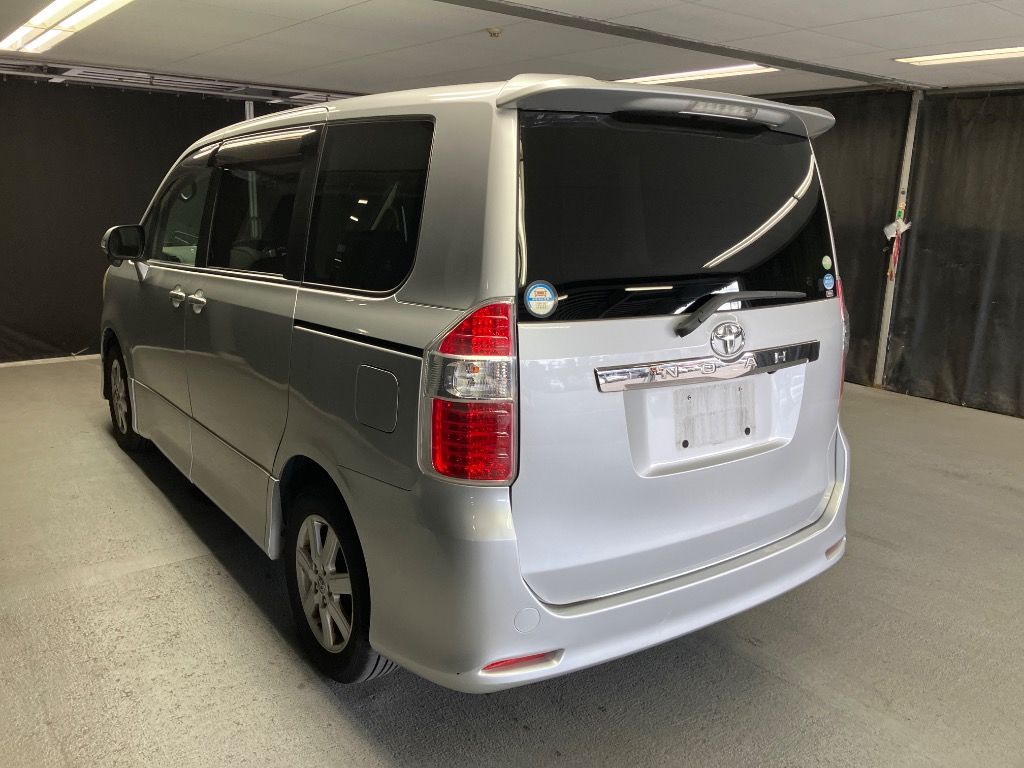 2007 Toyota Noah S auction photo 2