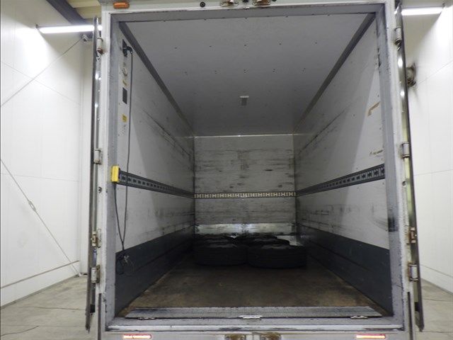 2020 Isuzu Elf Van auction photo 4