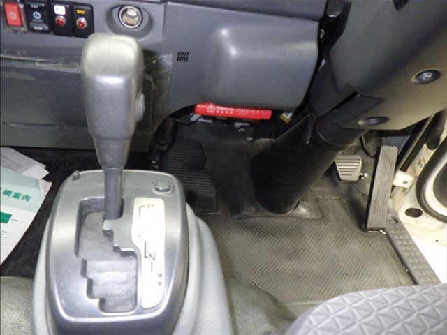 2020 Isuzu Elf Van auction photo 8