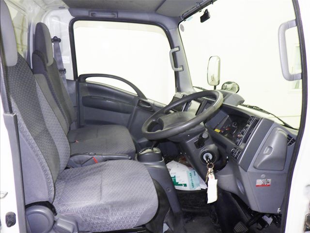 2020 Isuzu Elf Van auction photo 6