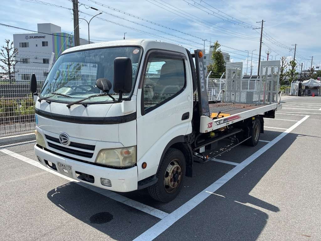 Japan Auction Vehicles 4 2009 Toyota Dyna セキサイシャ auction photo