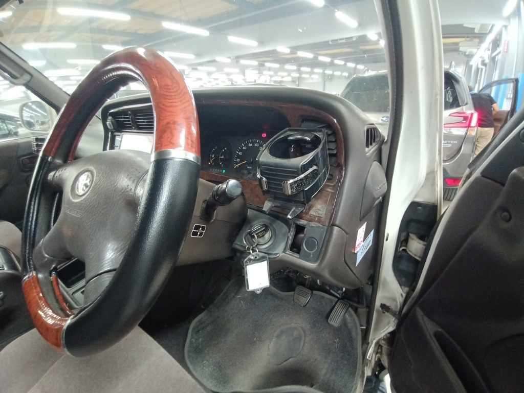 2000 Toyota Hiace Living Saloon EX 4WD auction photo 9