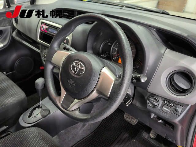2015 Toyota Vitz 4WD F auction photo 3
