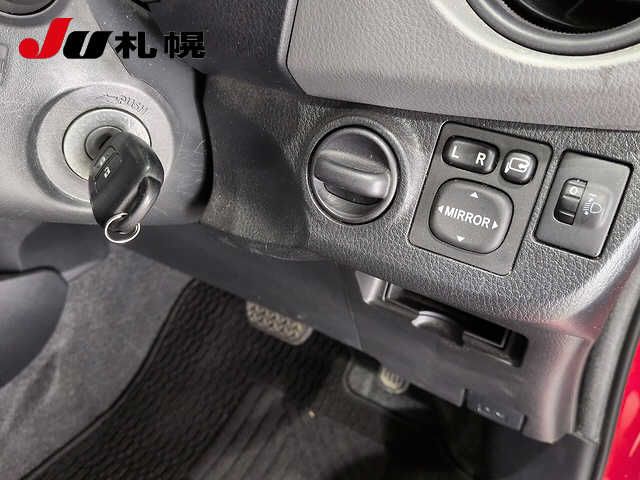 2015 Toyota Vitz 4WD F auction photo 4