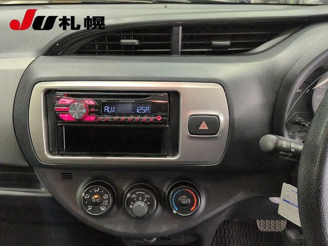 2015 Toyota Vitz 4WD F auction photo 6