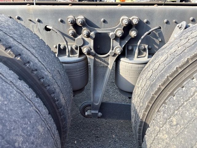 2015 Nissan Diesel クオン chassis auction photo 8