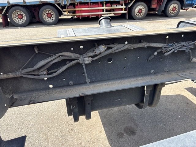 2015 Nissan Diesel クオン chassis auction photo 11
