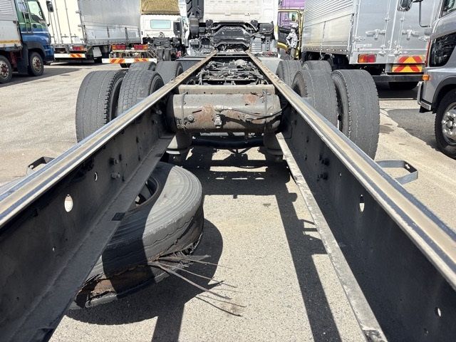 2015 Nissan Diesel クオン chassis auction photo 13