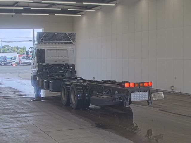2015 Nissan Diesel クオン chassis auction photo 2