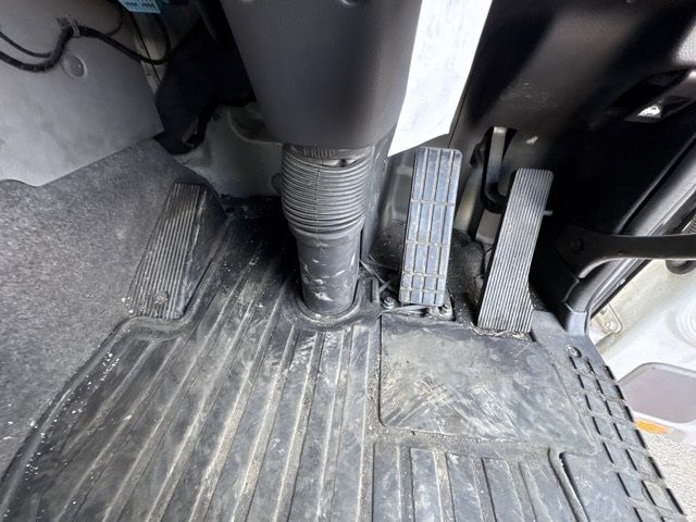 2015 Nissan Diesel クオン chassis auction photo 4