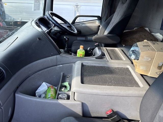 2015 Nissan Diesel クオン chassis auction photo 5