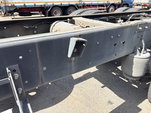 2015 Nissan Diesel クオン chassis auction photo 14