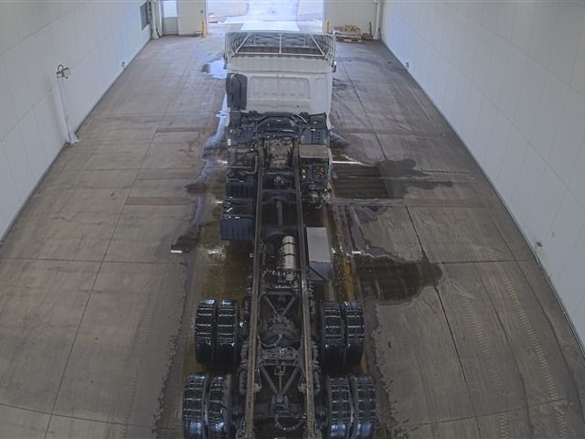 2015 Nissan Diesel クオン chassis auction photo 3