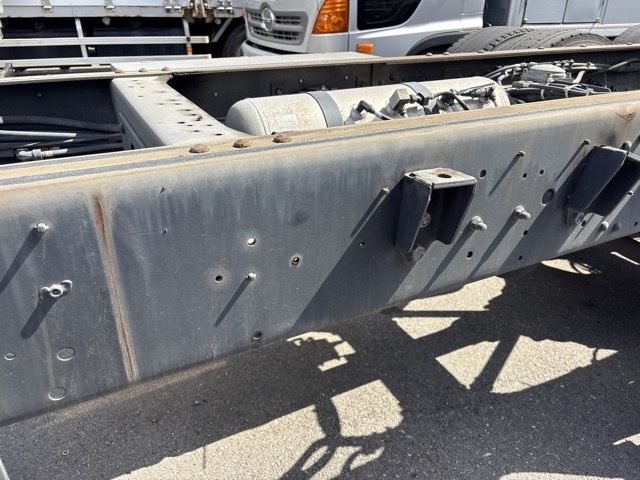 2015 Nissan Diesel クオン chassis auction photo 10