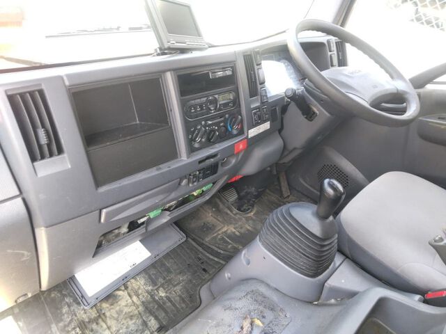2017 Isuzu Elf Panel van auction photo 3