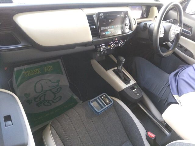 2021 Honda Fit EHEVホームメゾン auction photo 3