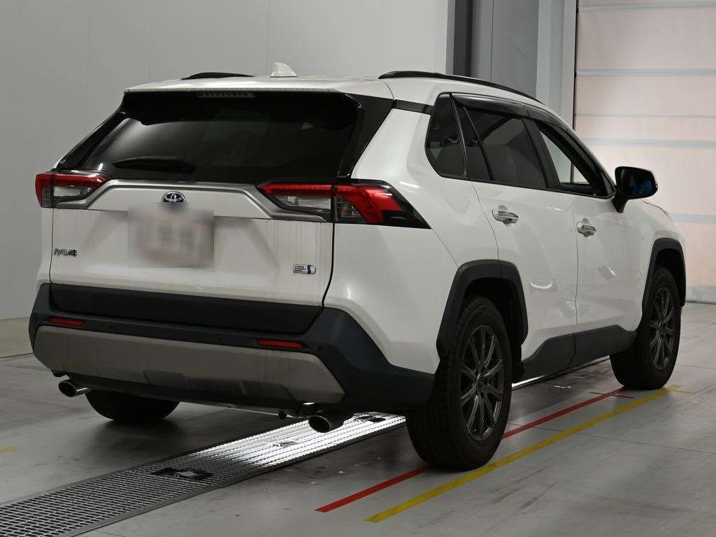 2022 Toyota RAV4 ハイブリッドG 4WD auction photo 2