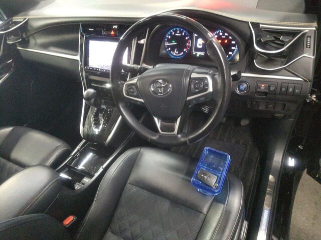 2019 Toyota Harrier premium auction photo 3