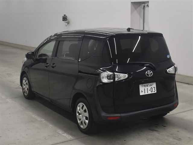 2016 Toyota Sienta G auction photo 2
