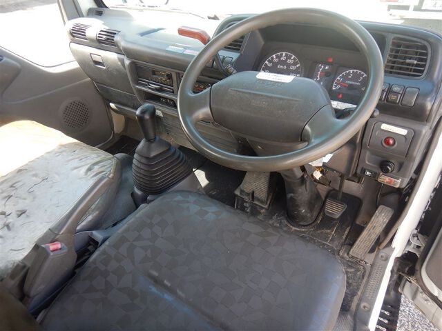2006 Isuzu Elf crane auction photo 3