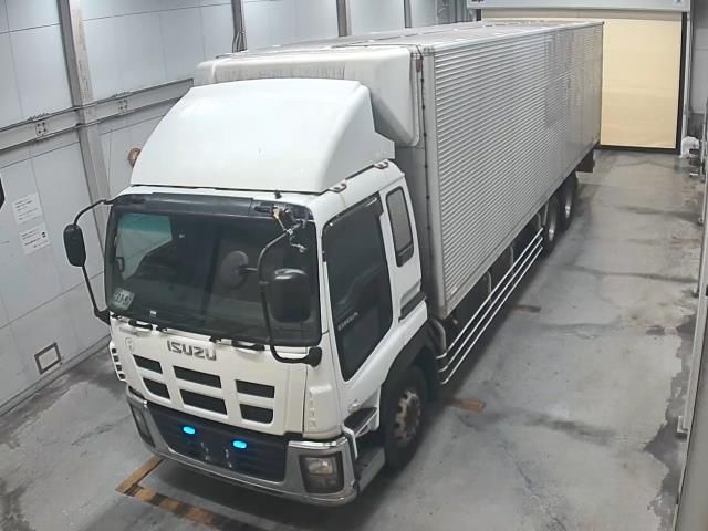2011 Isuzu 冷蔵・冷凍車 Japan auction vehicle