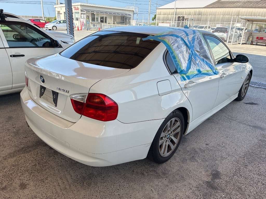 2005 BMW 3 Series 320i auction photo 2