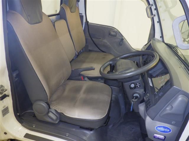 2013 Isuzu Elf chassis auction photo 5