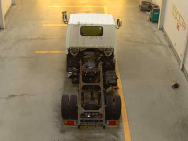 2013 Isuzu Elf chassis auction photo 3