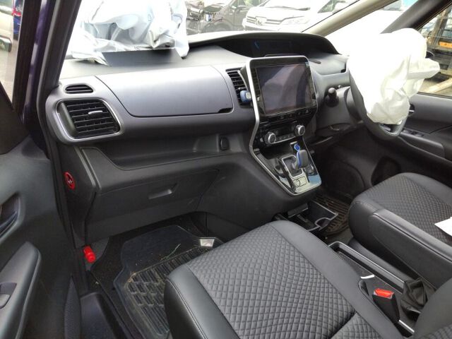 2022 Nissan Serena EパワーXVエアロ auction photo 3