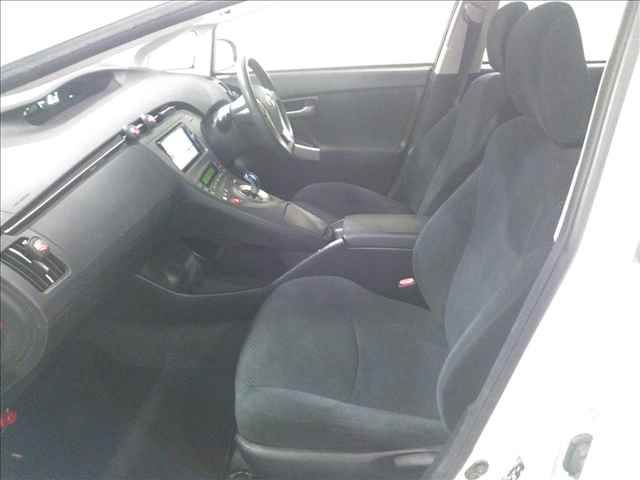 2014 Toyota Prius L auction photo 3