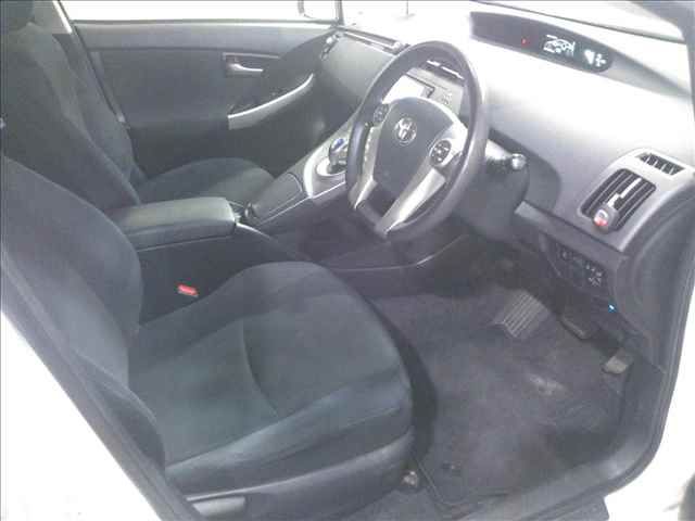 2014 Toyota Prius L auction photo 4