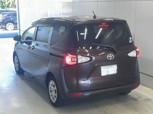 2016 Toyota Sienta G auction photo 3