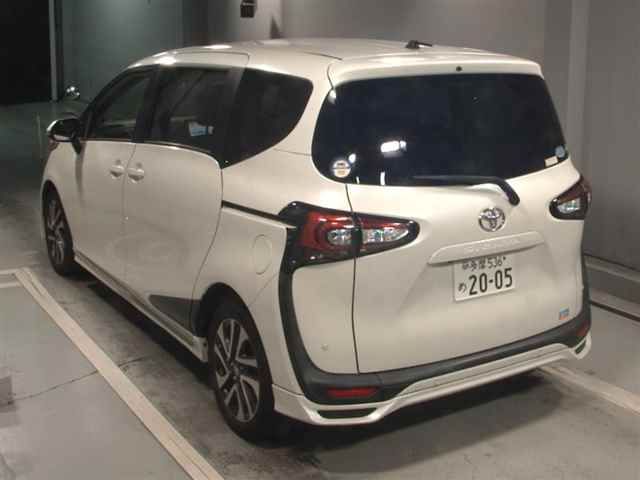 2019 Toyota Sienta ファンベースG auction photo 2