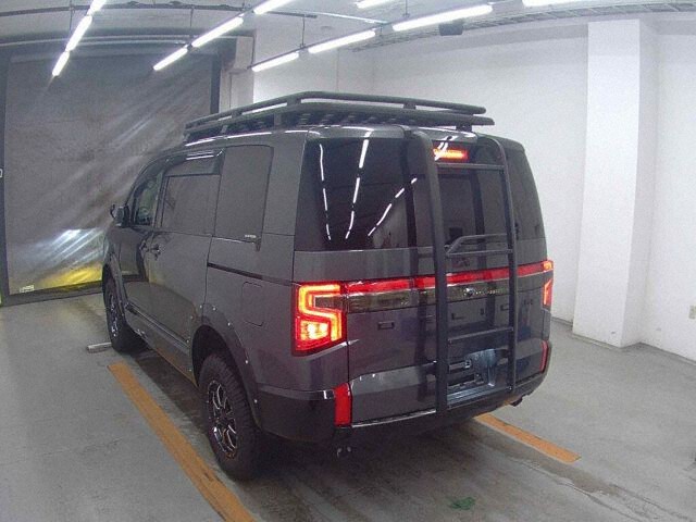 2021 Mitsubishi Delica D:5 G 4WD auction photo 2
