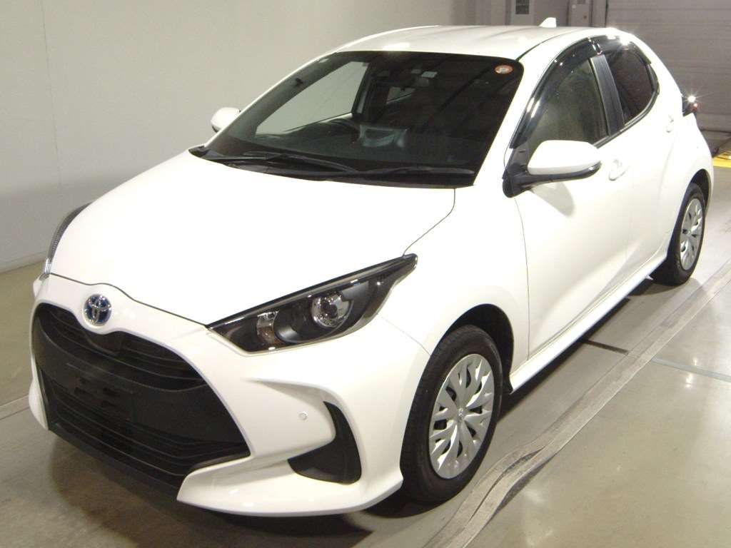 2023 Toyota Yaris ハイブリッドX 4WD Japan auction vehicle