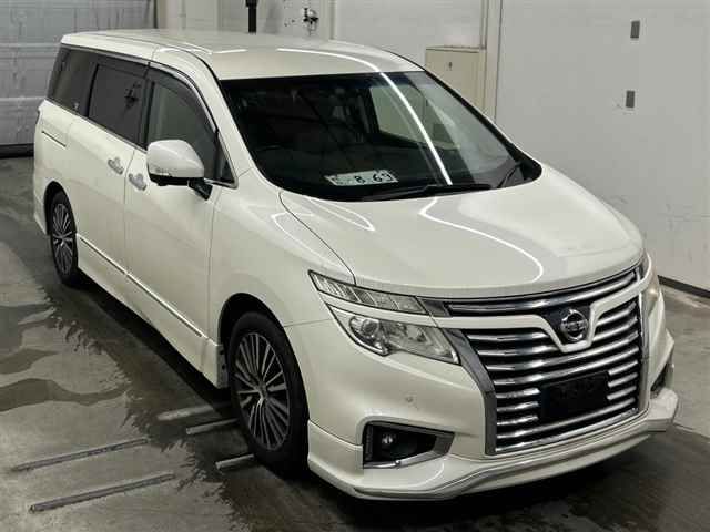 2014 Nissan Elgrand ハイウェイスター Japan auction vehicle