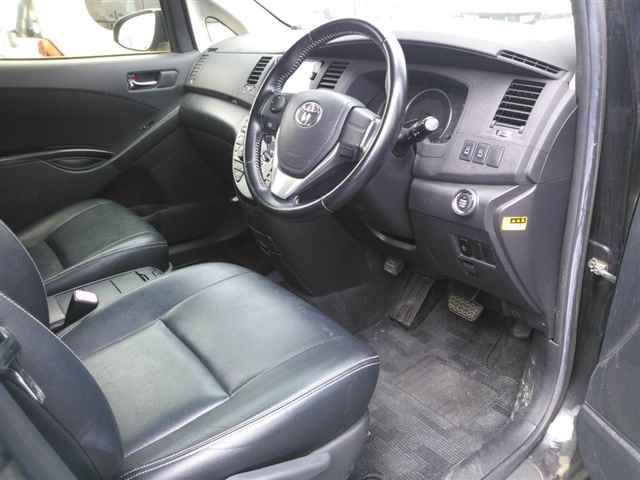 2015 Toyota Isis プラタナVセレクションノアール auction photo 3