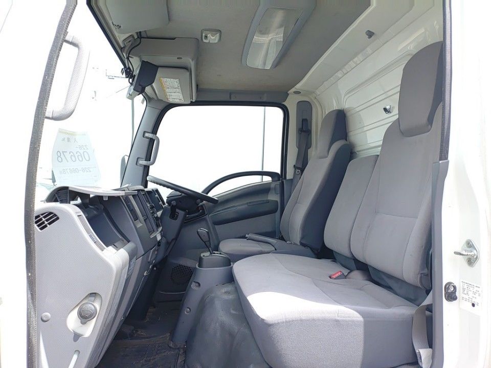 2014 Isuzu Elf auction photo 16